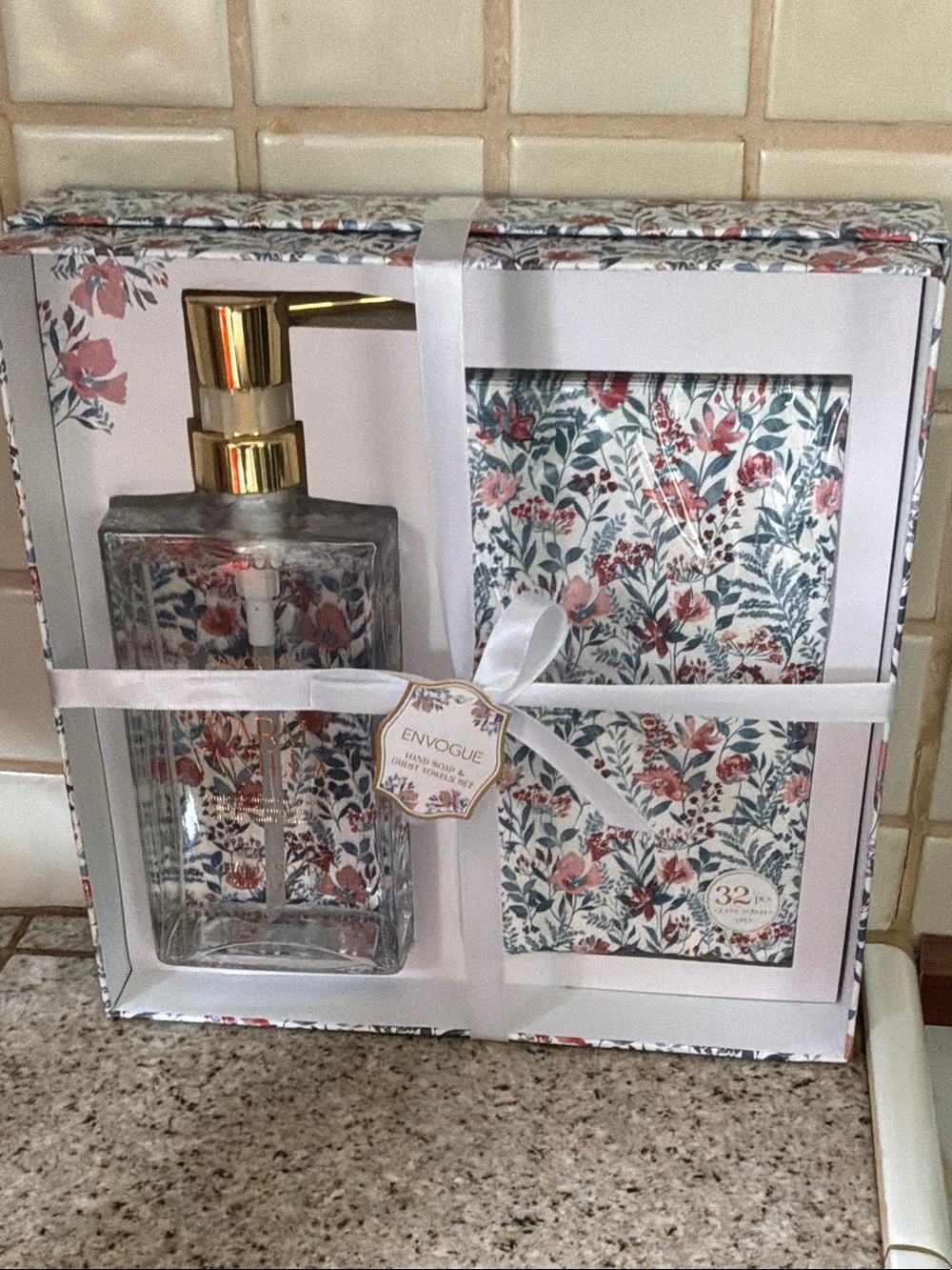Envogue Floral Liquid Hand Soap Guest Towels Set